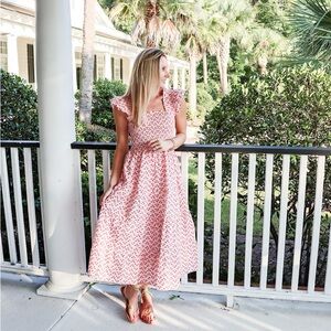 Hill House The Ellie Nap Dress in Pink Spaced Floral Cotton Lawn